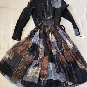 VINTAGE - Chic Abstract Long Sleeve Dress (knit top and silk fabic bottom).